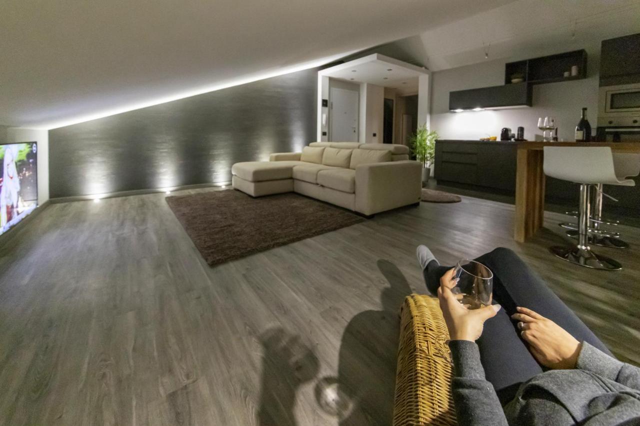 Appartement Panoramic Penthouse In The Historical Center à Domodossola Extérieur photo